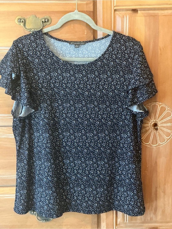 Adrianna Papell Tops - NWOT Adrianna Papell XL Women’s Navy Blue and White Ruffle Sleeve Top